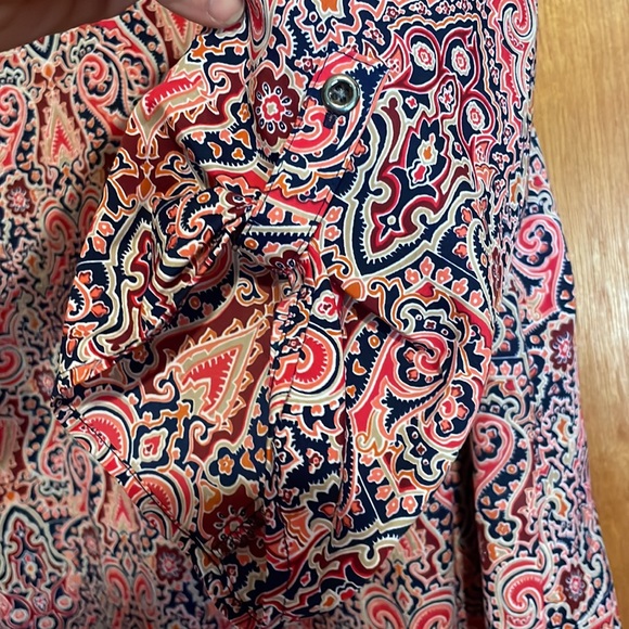•CROFT & BARROW•NWOT RED/NAVY/WHITE/TAN/ORANGE IKAT V-NECK SLIT BLOUSE SIZE 1X - Picture 7 of 10